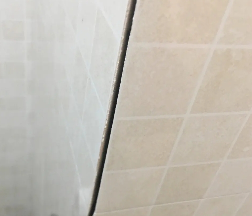 喀什地瓷砖空鼓维修公司分享阳台瓷砖脱落的修复过程可以分为以下几个步骤