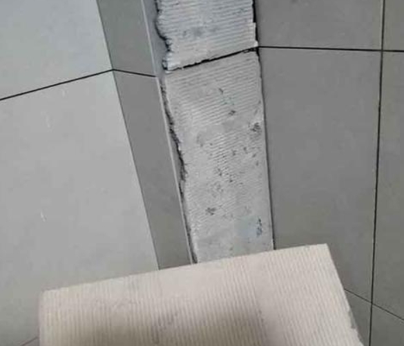 喀什地瓷砖空鼓维修公司分享下厨房瓷砖脱落的补救措施。